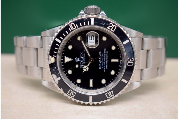 Rolex Submariner Date 16610...